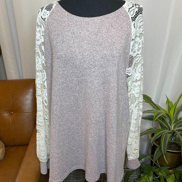 Sweater with lace sleeves - Picture 1 of 4